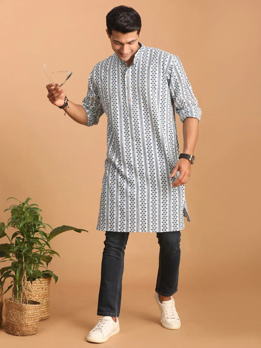 SHVAAS By VASTRAMAY Men's White And Blue Geometrical Striped Printed Curved Kurta